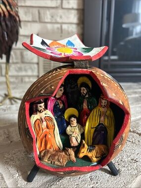 Hand-Painted handmade Peruvian gourd  folk art Nativity Scene